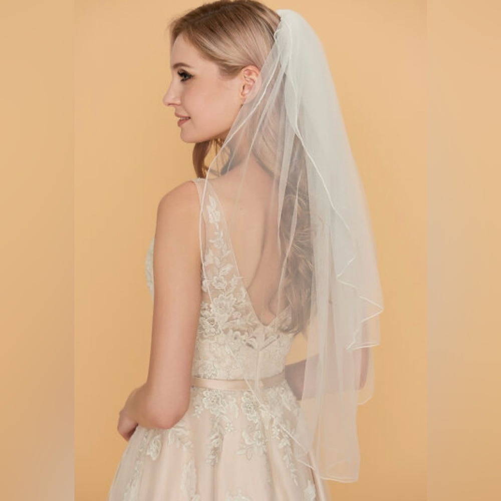 Simple Pencil Edge Two Tier Tulle White Bridal Fingertip Length Wedding Veil